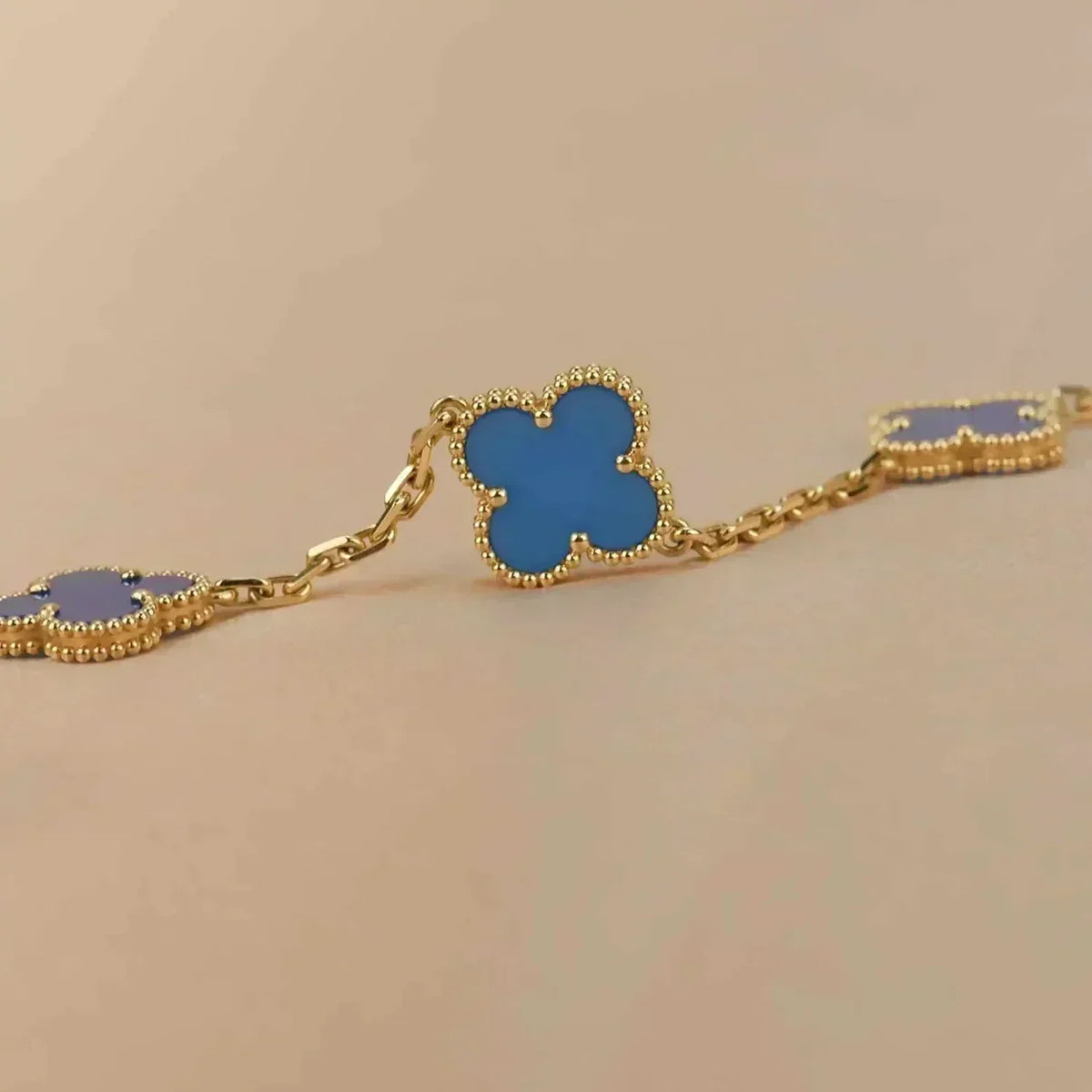 [AW]LUCKY CLOVER 5-MOTIF BRACELET - BLUE AGATE COLLECTION
