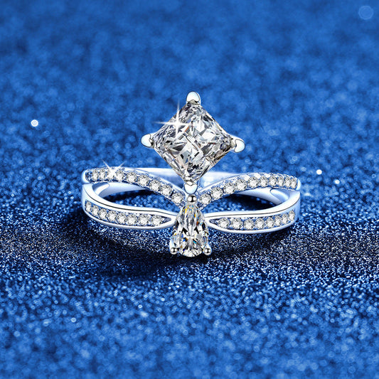 [AW]ELEGANT DOUBLE-TWISTED MOISSANITE RING